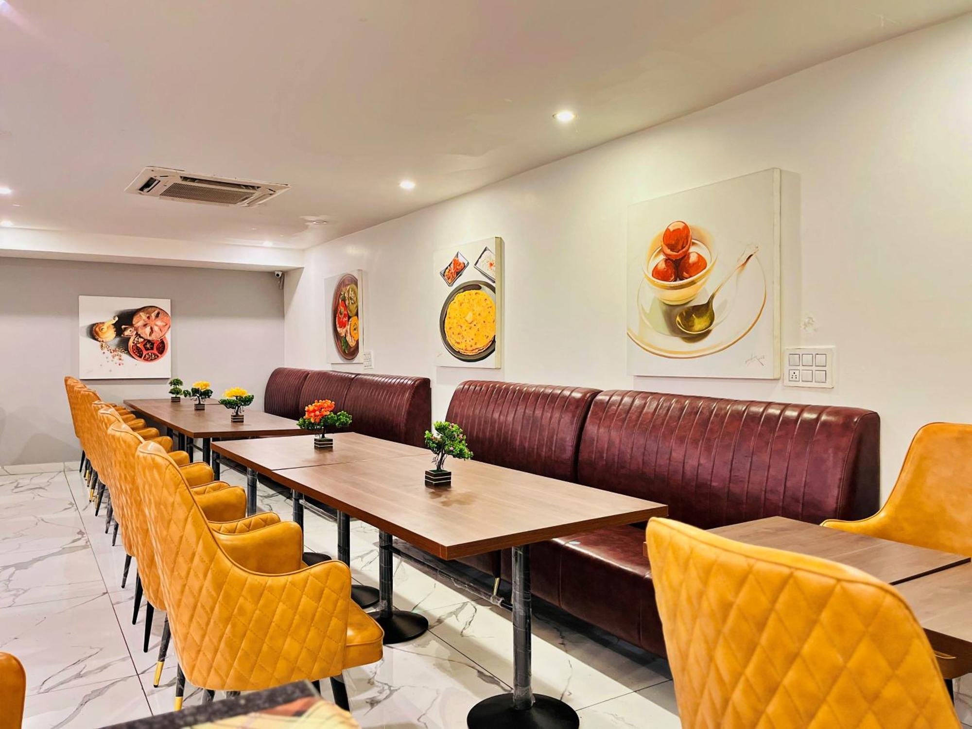 Aamantran Residency Hotel, Sohna Road, Sector 49, Gurugram Ґурґаон Екстер'єр фото