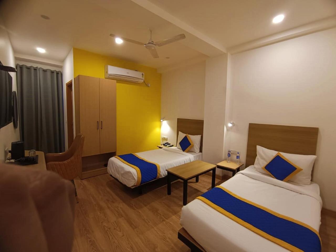Aamantran Residency Hotel, Sohna Road, Sector 49, Gurugram Ґурґаон Екстер'єр фото
