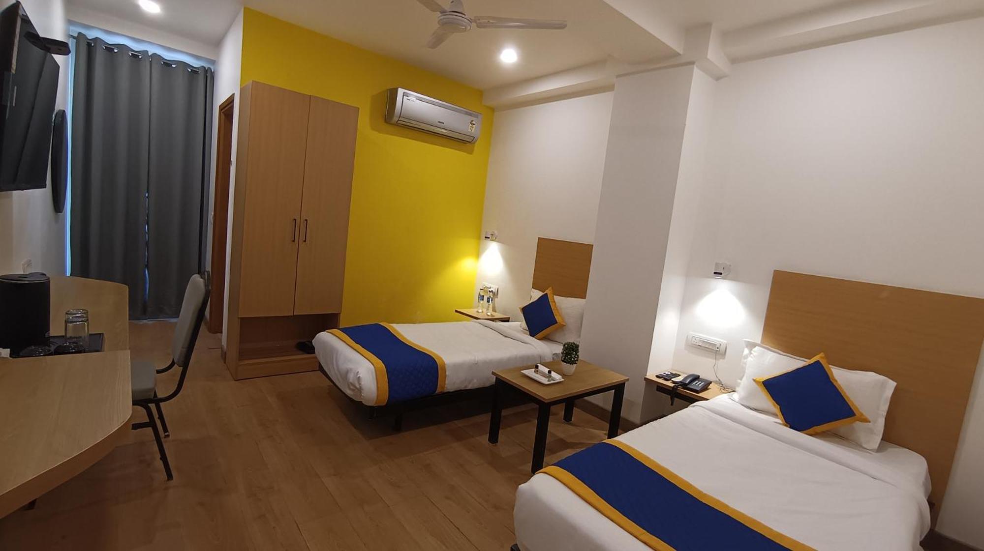 Aamantran Residency Hotel, Sohna Road, Sector 49, Gurugram Ґурґаон Екстер'єр фото