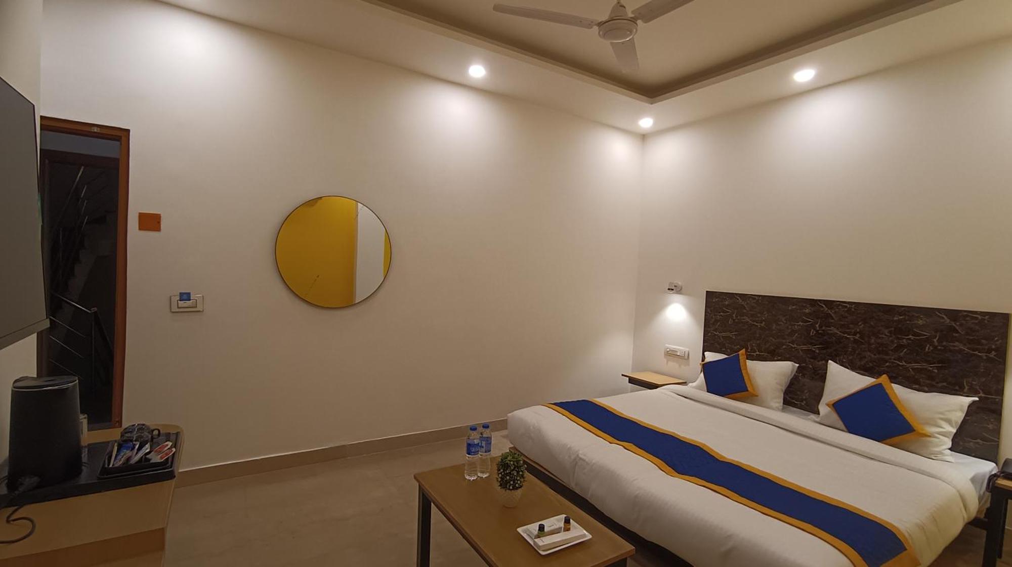Aamantran Residency Hotel, Sohna Road, Sector 49, Gurugram Ґурґаон Екстер'єр фото