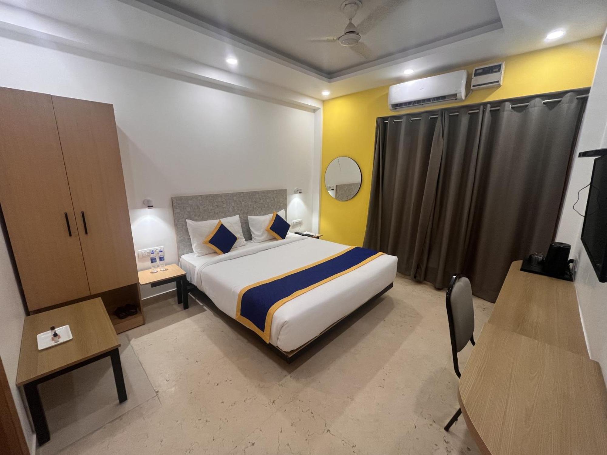 Aamantran Residency Hotel, Sohna Road, Sector 49, Gurugram Ґурґаон Екстер'єр фото