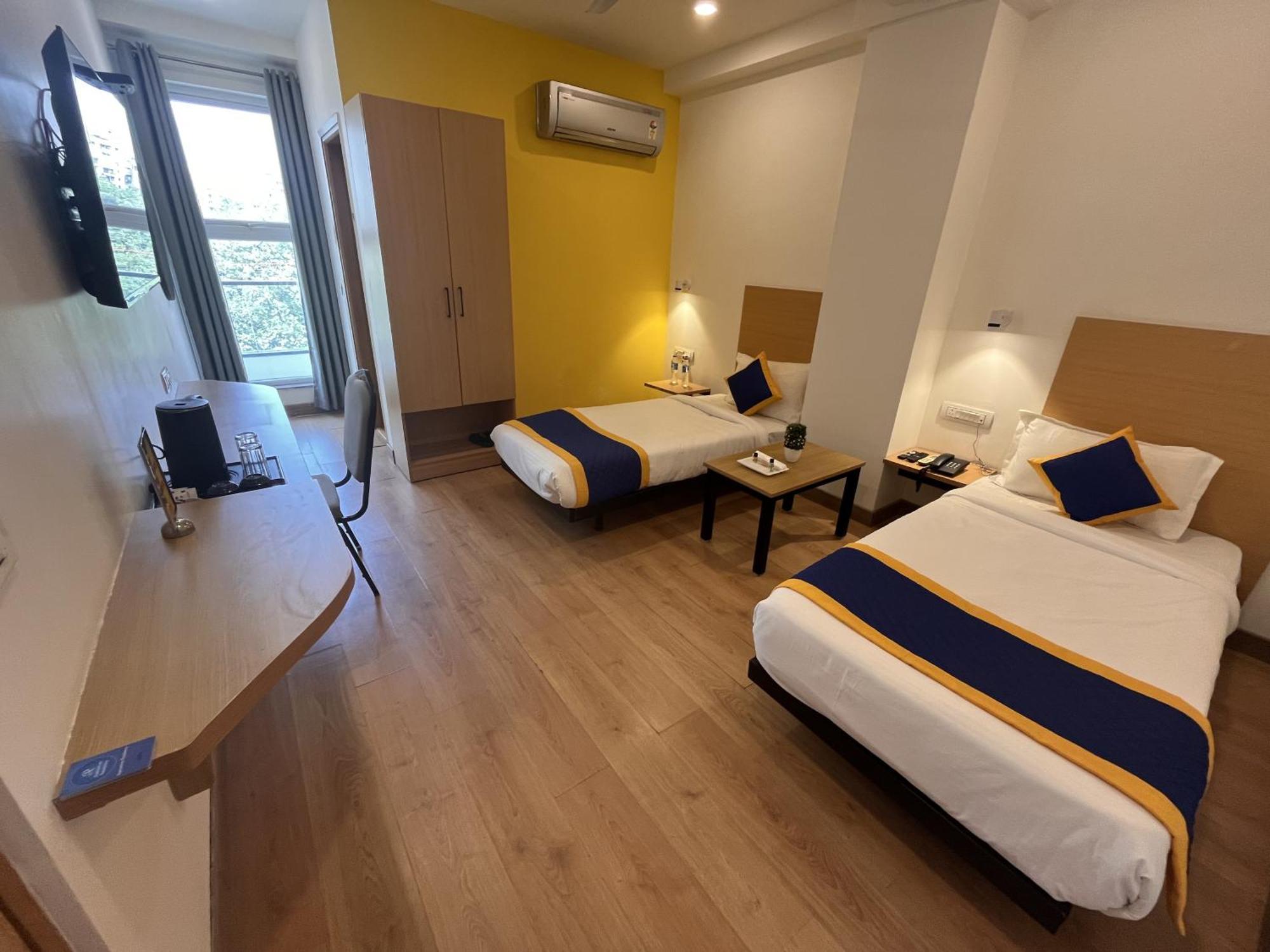 Aamantran Residency Hotel, Sohna Road, Sector 49, Gurugram Ґурґаон Екстер'єр фото