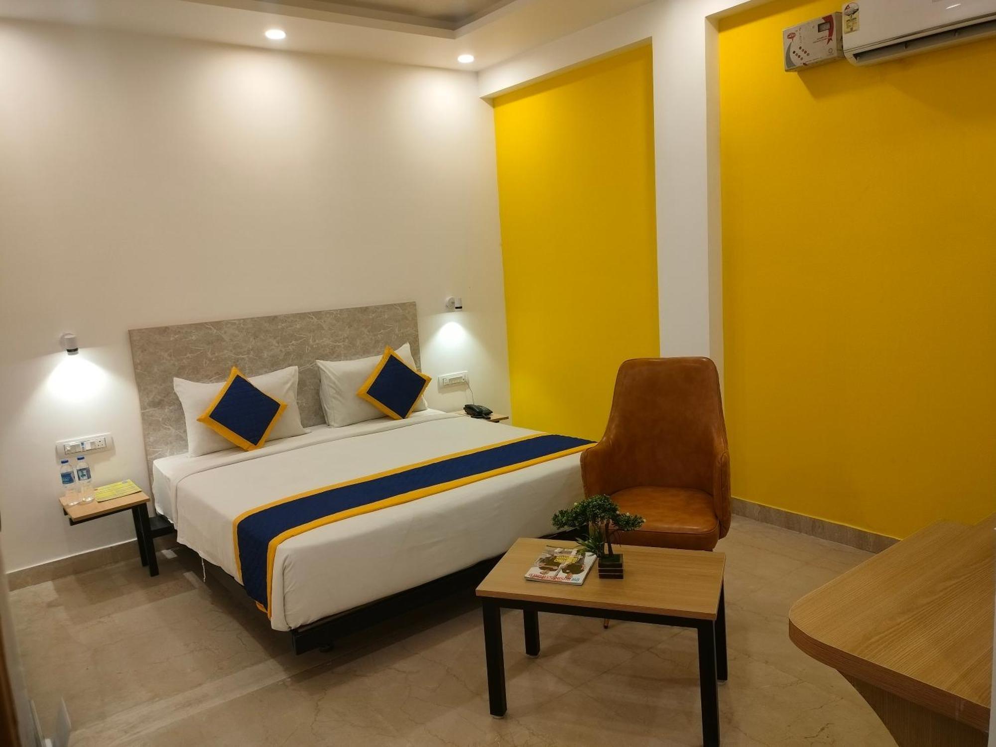 Aamantran Residency Hotel, Sohna Road, Sector 49, Gurugram Ґурґаон Екстер'єр фото