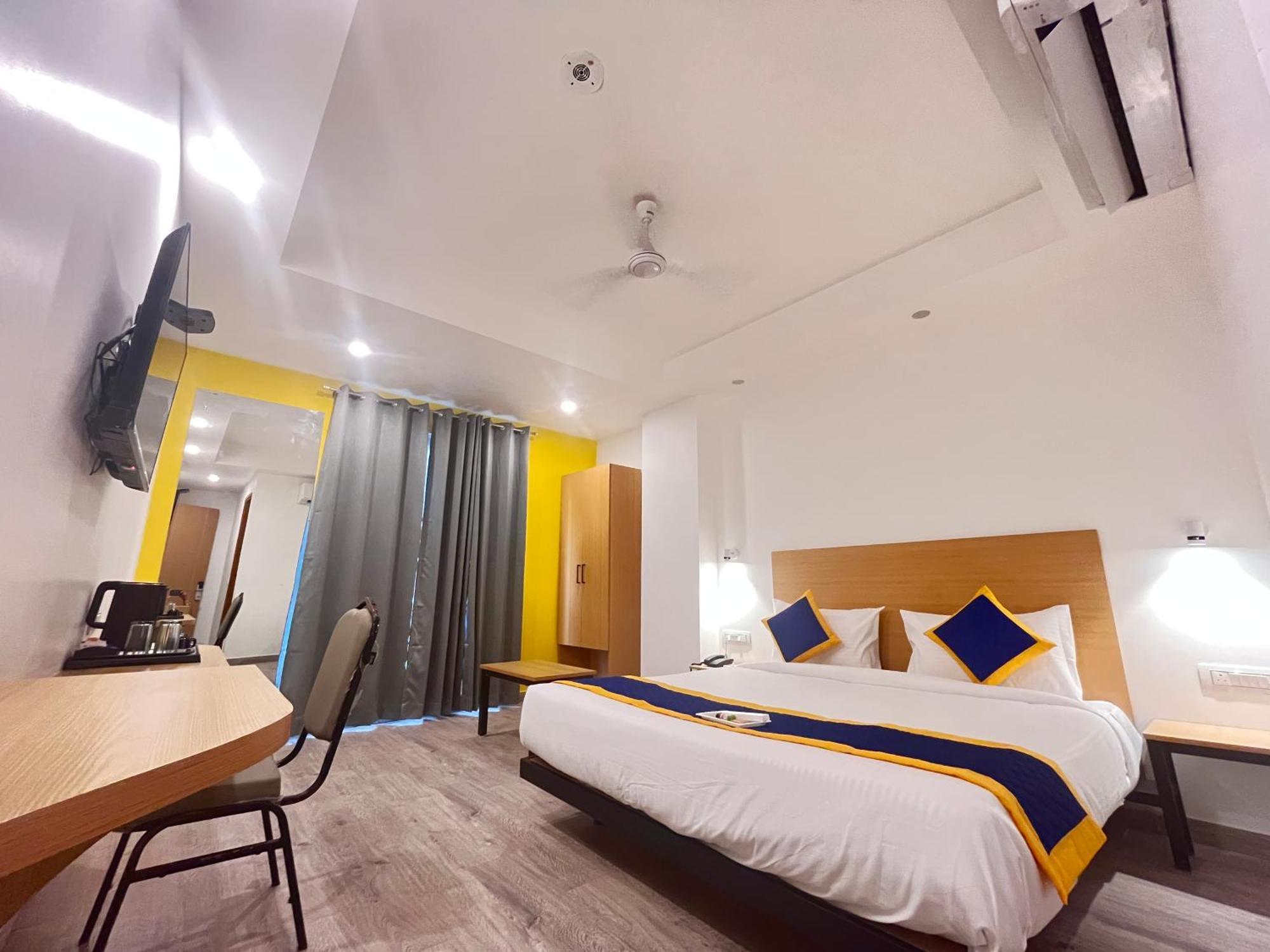 Aamantran Residency Hotel, Sohna Road, Sector 49, Gurugram Ґурґаон Екстер'єр фото