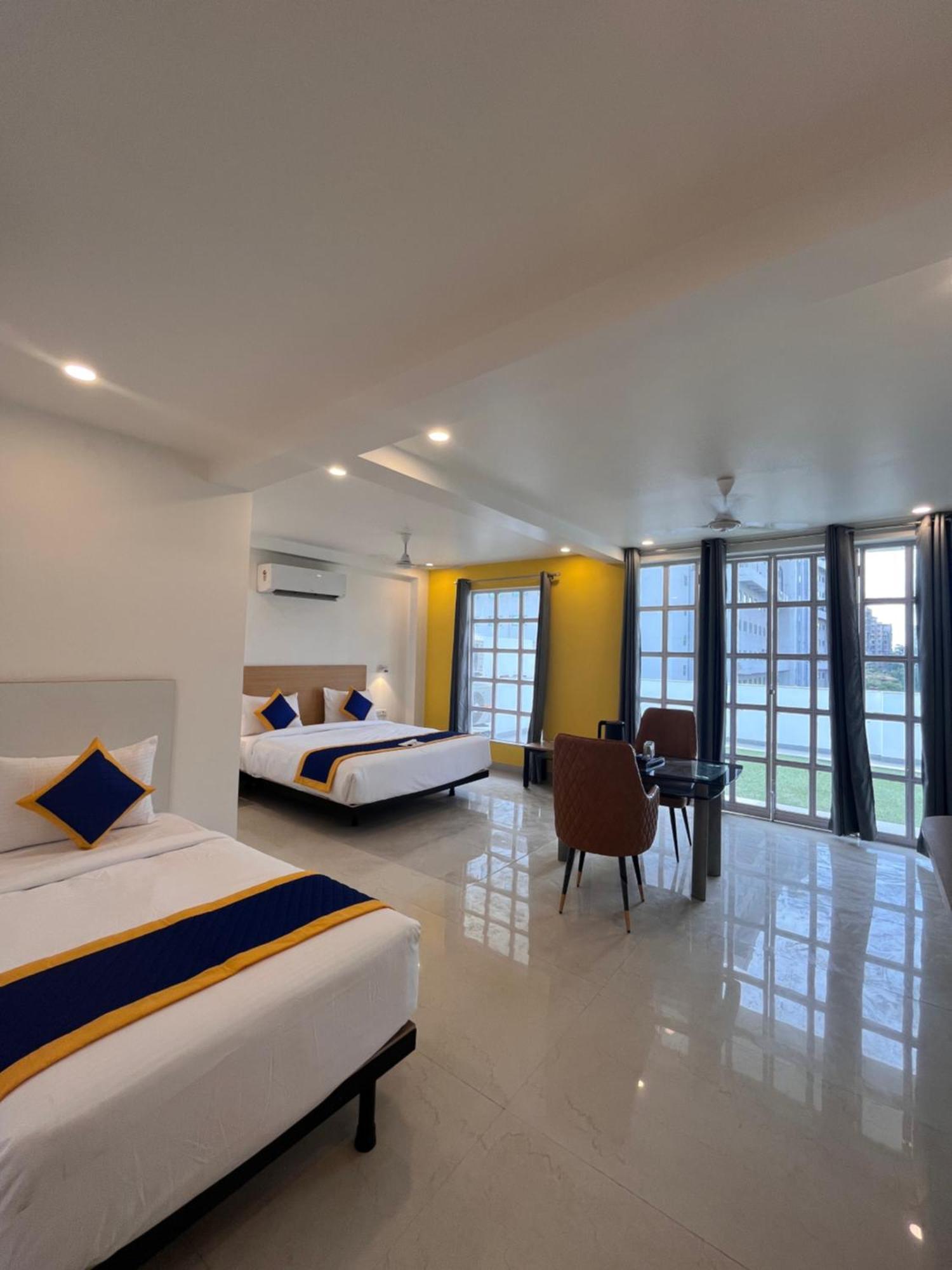 Aamantran Residency Hotel, Sohna Road, Sector 49, Gurugram Ґурґаон Екстер'єр фото