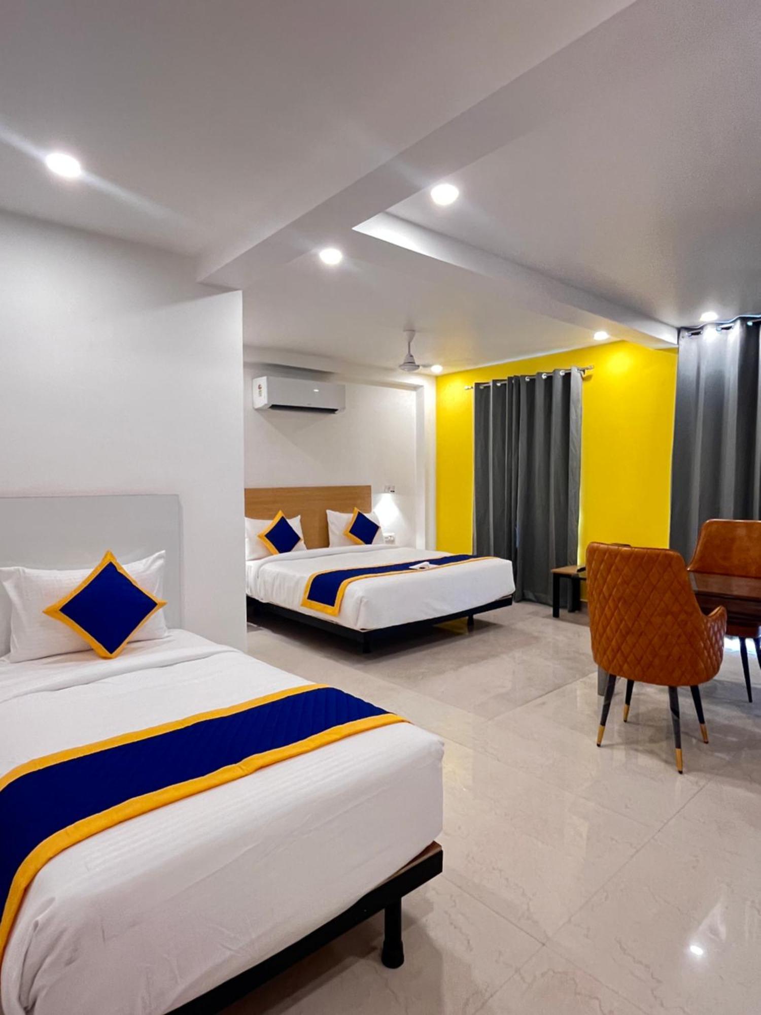 Aamantran Residency Hotel, Sohna Road, Sector 49, Gurugram Ґурґаон Екстер'єр фото