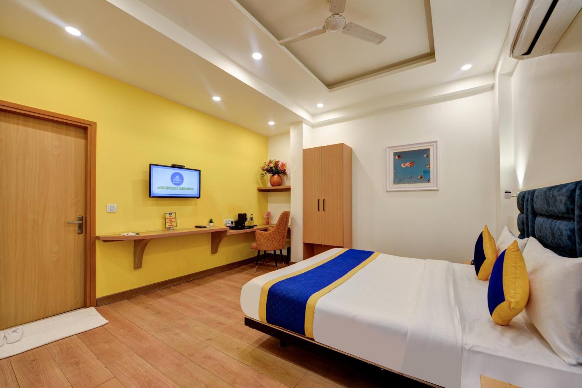 Aamantran Residency Hotel, Sohna Road, Sector 49, Gurugram Ґурґаон Екстер'єр фото