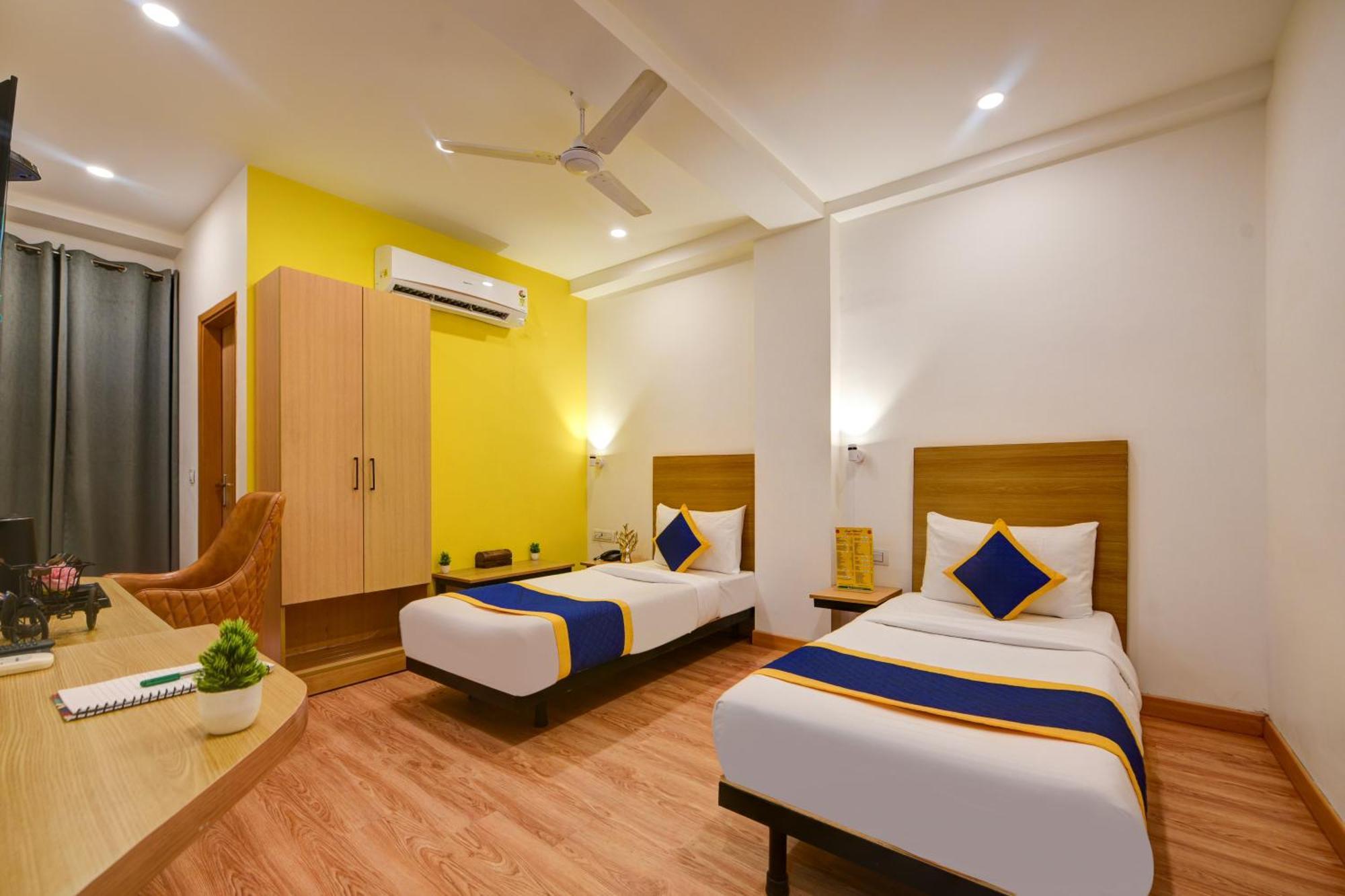 Aamantran Residency Hotel, Sohna Road, Sector 49, Gurugram Ґурґаон Екстер'єр фото