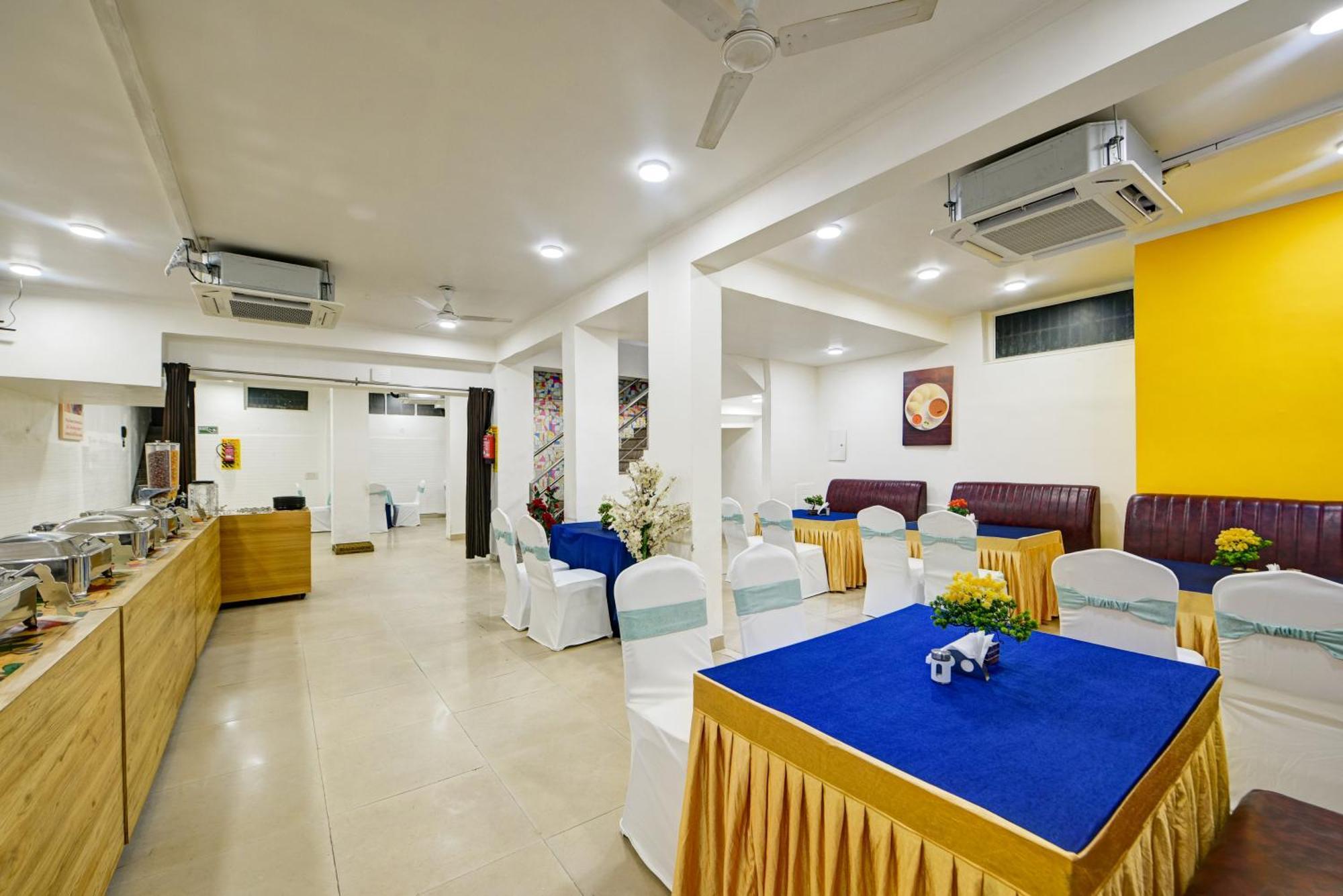 Aamantran Residency Hotel, Sohna Road, Sector 49, Gurugram Ґурґаон Екстер'єр фото
