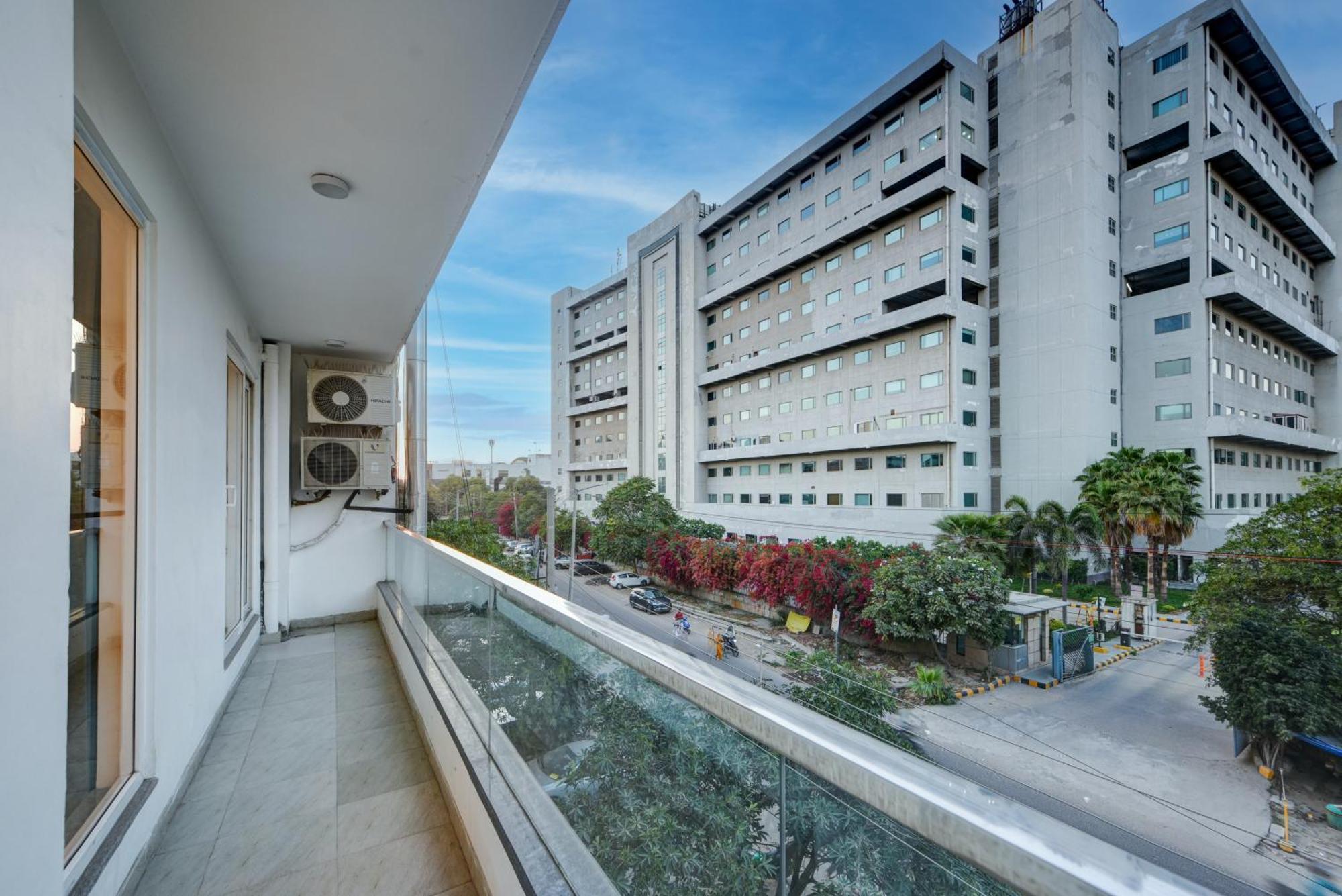 Aamantran Residency Hotel, Sohna Road, Sector 49, Gurugram Ґурґаон Екстер'єр фото